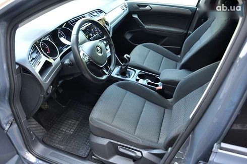 Volkswagen Touran 2020 - фото 15