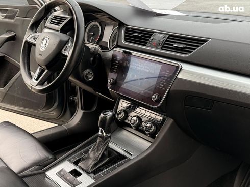 Skoda Superb 2019 серый - фото 21