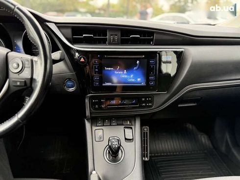 Toyota Auris 2018 - фото 19
