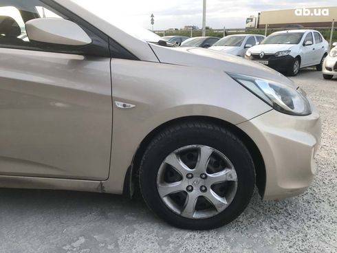 Hyundai Accent 2013 бежевый - фото 4