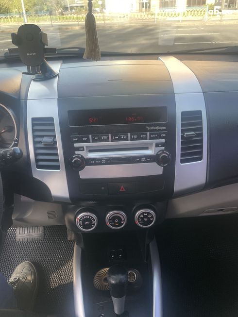 Mitsubishi Outlander XL 2008 белый - фото 13