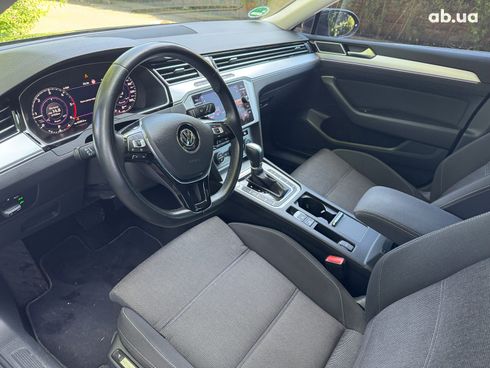 Volkswagen Passat 2019 серый - фото 12