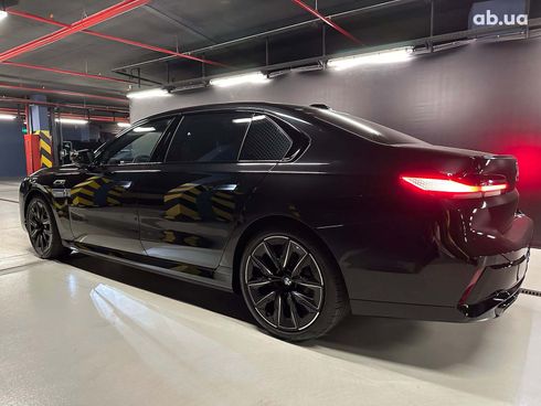 BMW 7 серия 2024 черный - фото 6