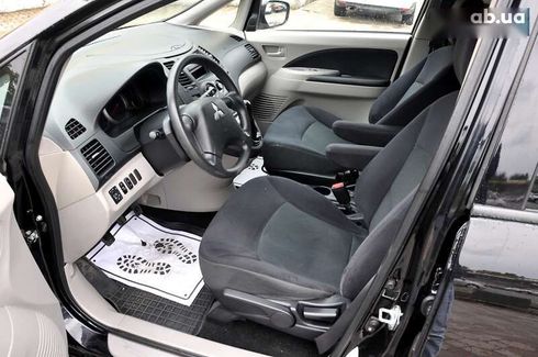 Mitsubishi Grandis 2008 - фото 16