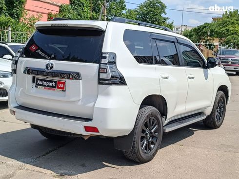 Toyota Land Cruiser Prado 2021 белый - фото 14