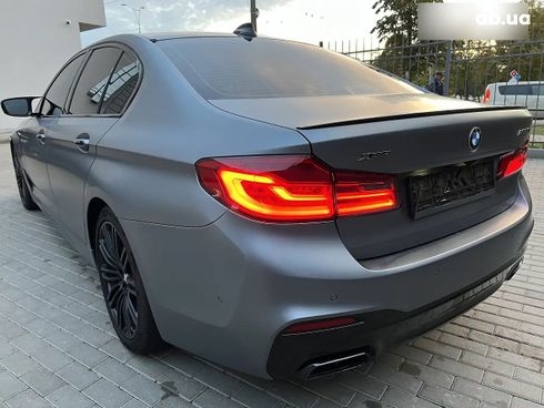 BMW 5 серия 2018 серый - фото 9