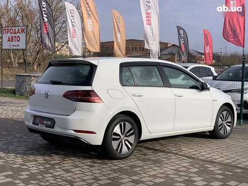 Volkswagen e-Golf 2020 - фото 13