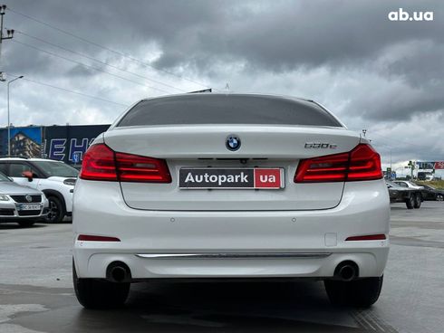 BMW 5 серия 2018 белый - фото 9