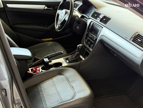 Volkswagen Passat 2013 серый - фото 16
