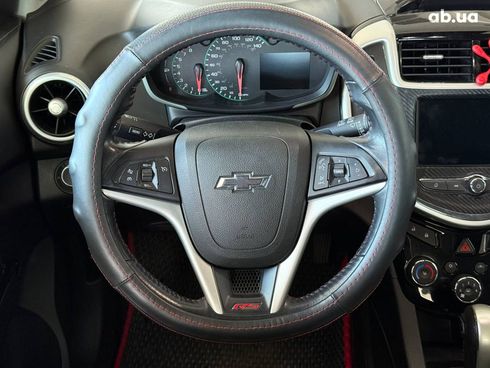 Chevrolet Sonic 2018 красный - фото 22