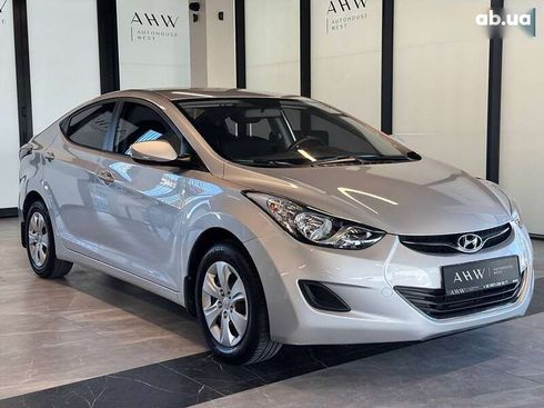 Hyundai Elantra 2012 - фото 6