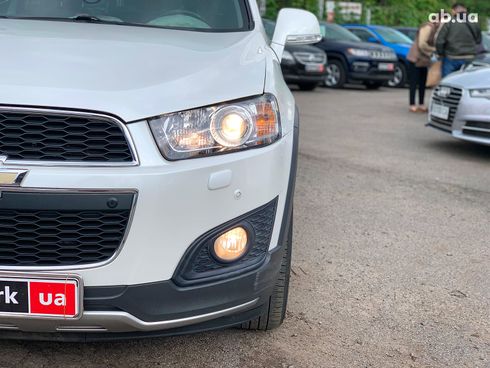 Chevrolet Captiva 2014 белый - фото 11