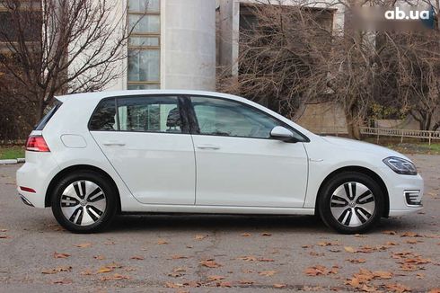 Volkswagen e-Golf 2020 - фото 9
