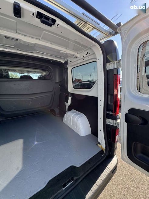 Renault Trafic 2018 - фото 27