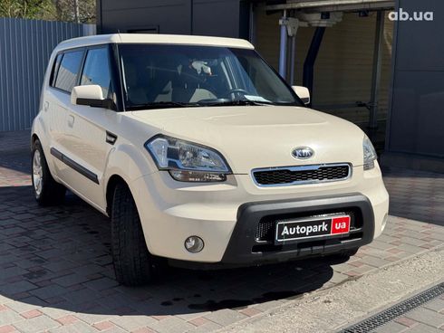 Kia Soul 2010 бежевый - фото 5