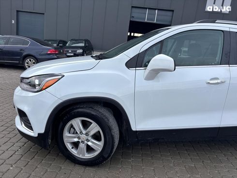 Chevrolet Trax 2019 белый - фото 2