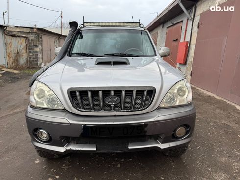 Hyundai Terracan 2004 серебристый - фото 2