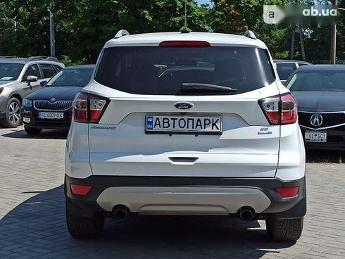 Ford Escape 2017 - фото 8