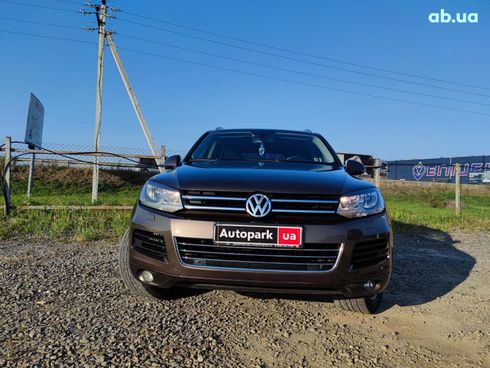 Volkswagen Touareg 2011 коричневый - фото 2