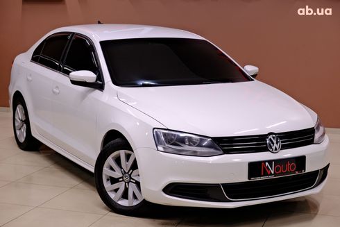 Volkswagen Jetta 2012 белый - фото 4