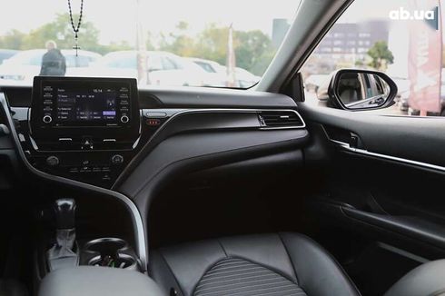 Toyota Camry 2020 - фото 13