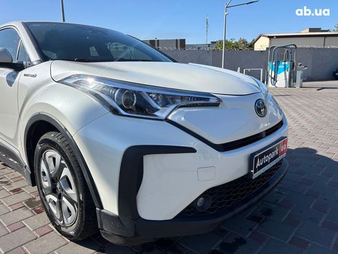 Toyota C-HR 2020 белый - фото 9