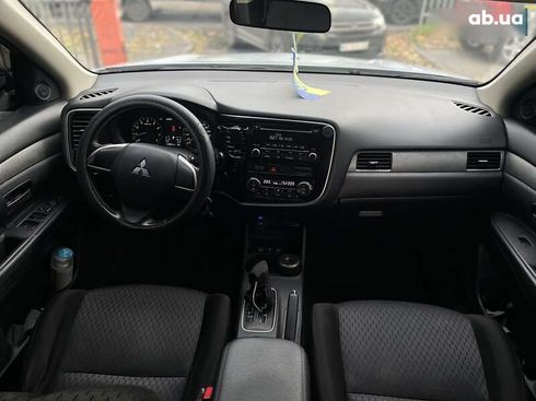 Mitsubishi Outlander 2012 - фото 16