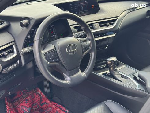 Lexus UX 2020 белый - фото 15