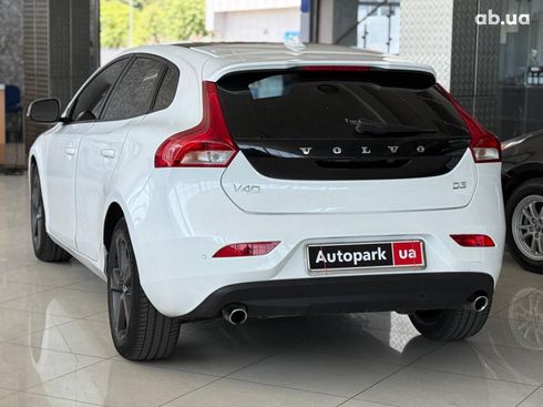 Volvo V40 2018 белый - фото 6
