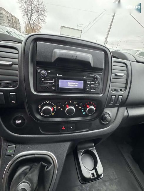 Renault Trafic 2021 - фото 19