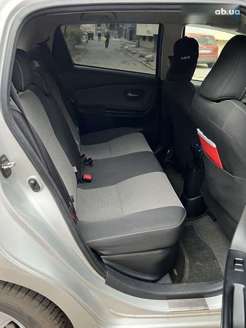Toyota Yaris 2015 - фото 29
