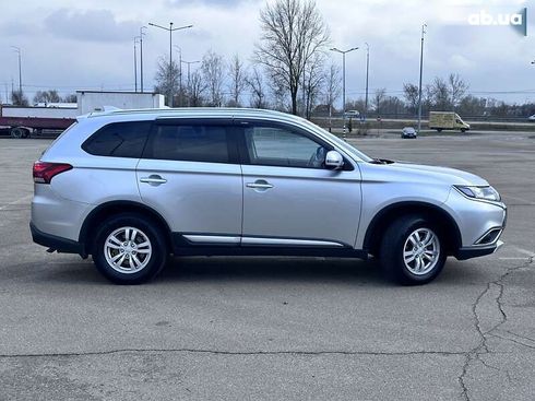 Mitsubishi Outlander 2018 - фото 8