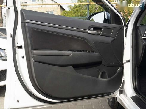 Hyundai Elantra 2018 - фото 14