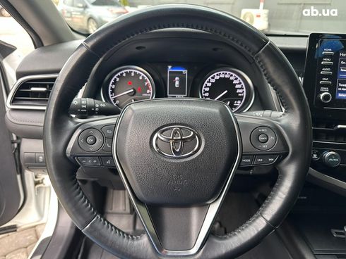 Toyota Camry 2021 белый - фото 19
