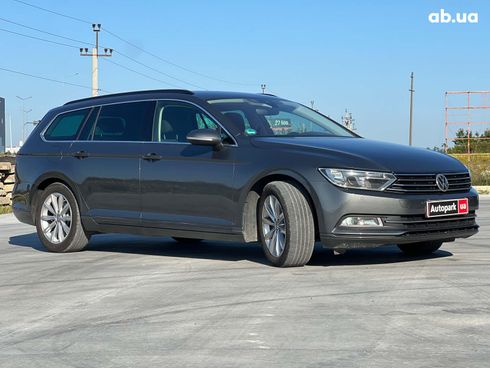 Volkswagen Passat 2016 серый - фото 12