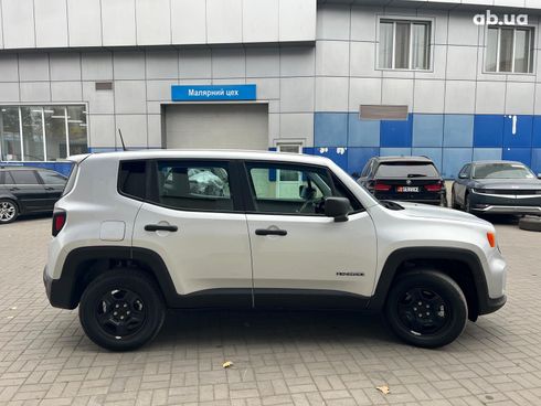 Jeep Renegade 2021 серый - фото 4