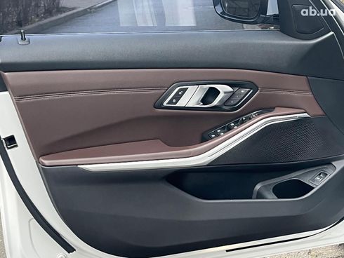 BMW 3 серия 2019 белый - фото 17