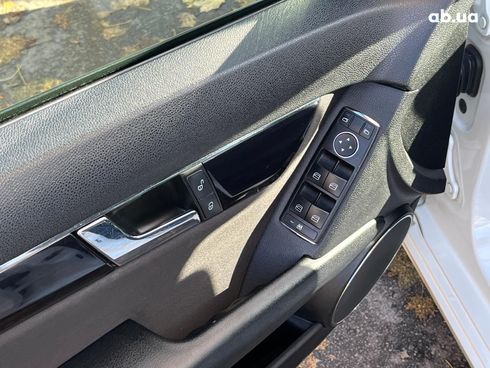 Mercedes-Benz C-Класс 2010 белый - фото 17