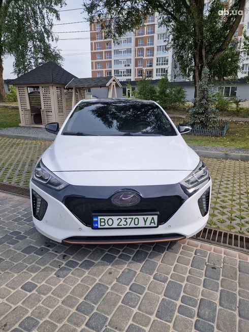 Hyundai IONIQ Electric 2017 белый - фото 19