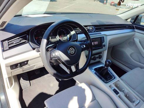 Volkswagen Passat 2016 серый - фото 19