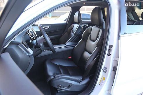 Volvo XC60 2018 - фото 9