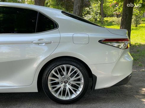 Toyota Camry 2019 белый - фото 8