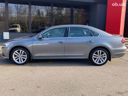 Volkswagen Passat 2018 серый - фото 3