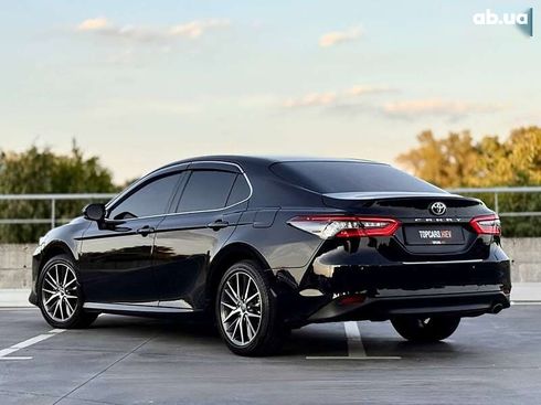 Toyota Camry 2021 - фото 16