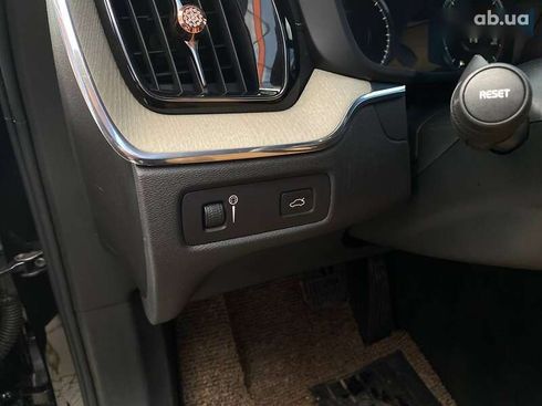 Volvo XC60 2019 - фото 16