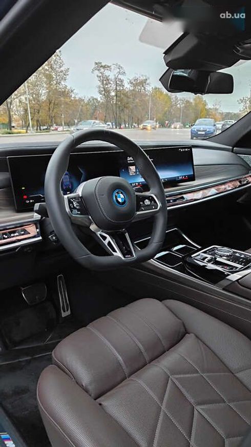 BMW i7 2023 - фото 11