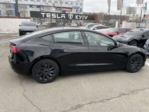 Tesla Model 3 2022 - фото 7