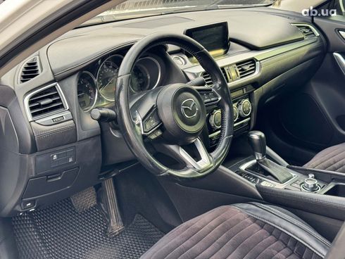 Mazda 6 2017 белый - фото 16