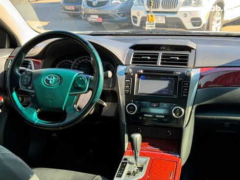Toyota Camry 2014 белый - фото 30