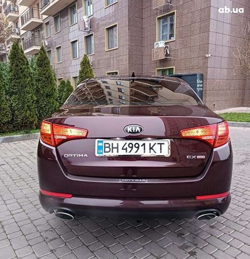 Kia Optima 2012 вишневый - фото 7